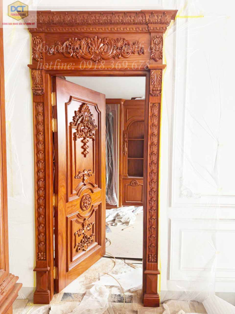 Bộ cửa phòng ngủ cổ điển đẳng cấp